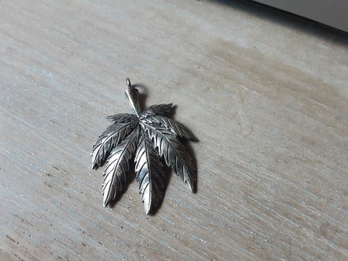 Großer cannabisblatt - großer,